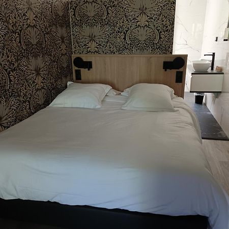 Hotel-Restaurant Logis L'Aubrac ラギオール エクステリア 写真