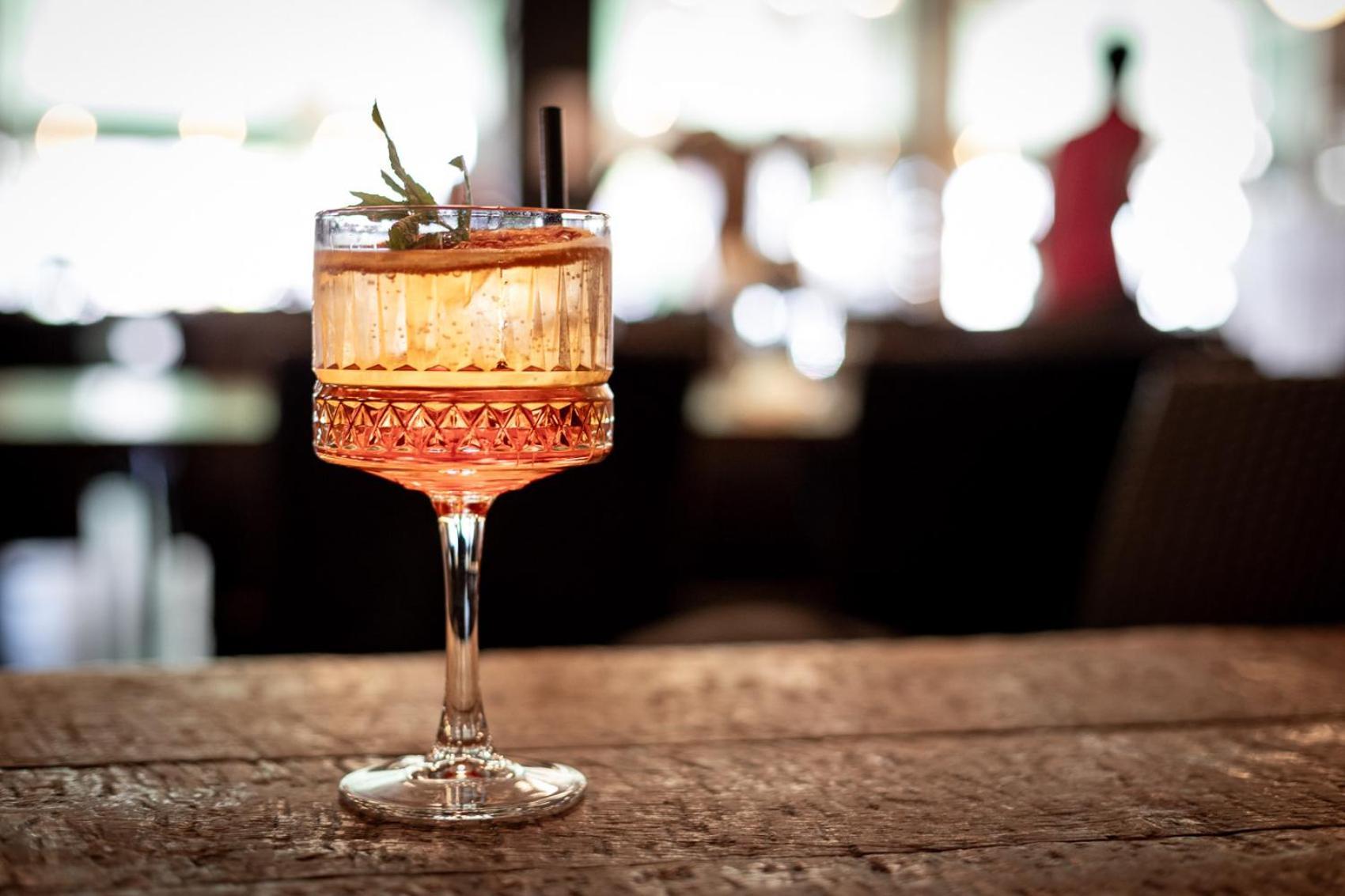 Hotel-Restaurant Logis L'Aubrac ラギオール エクステリア 写真