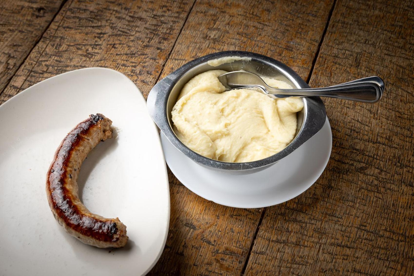 Hotel-Restaurant Logis L'Aubrac ラギオール エクステリア 写真