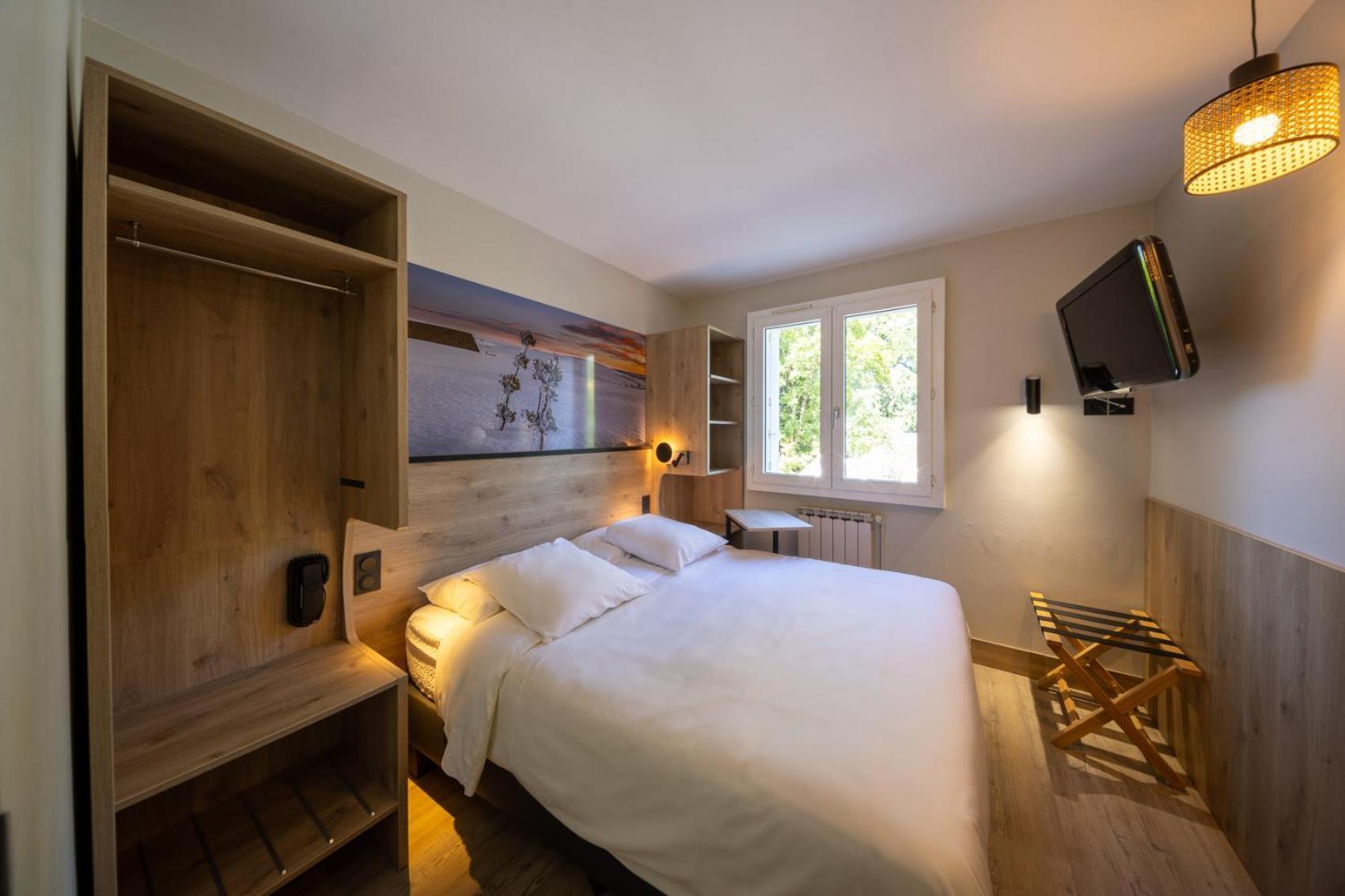 Hotel-Restaurant Logis L'Aubrac ラギオール エクステリア 写真