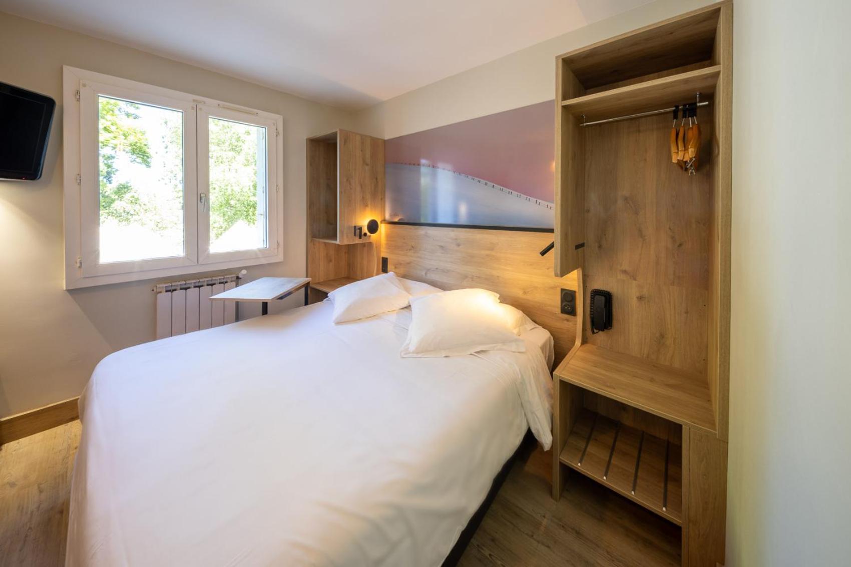 Hotel-Restaurant Logis L'Aubrac ラギオール エクステリア 写真