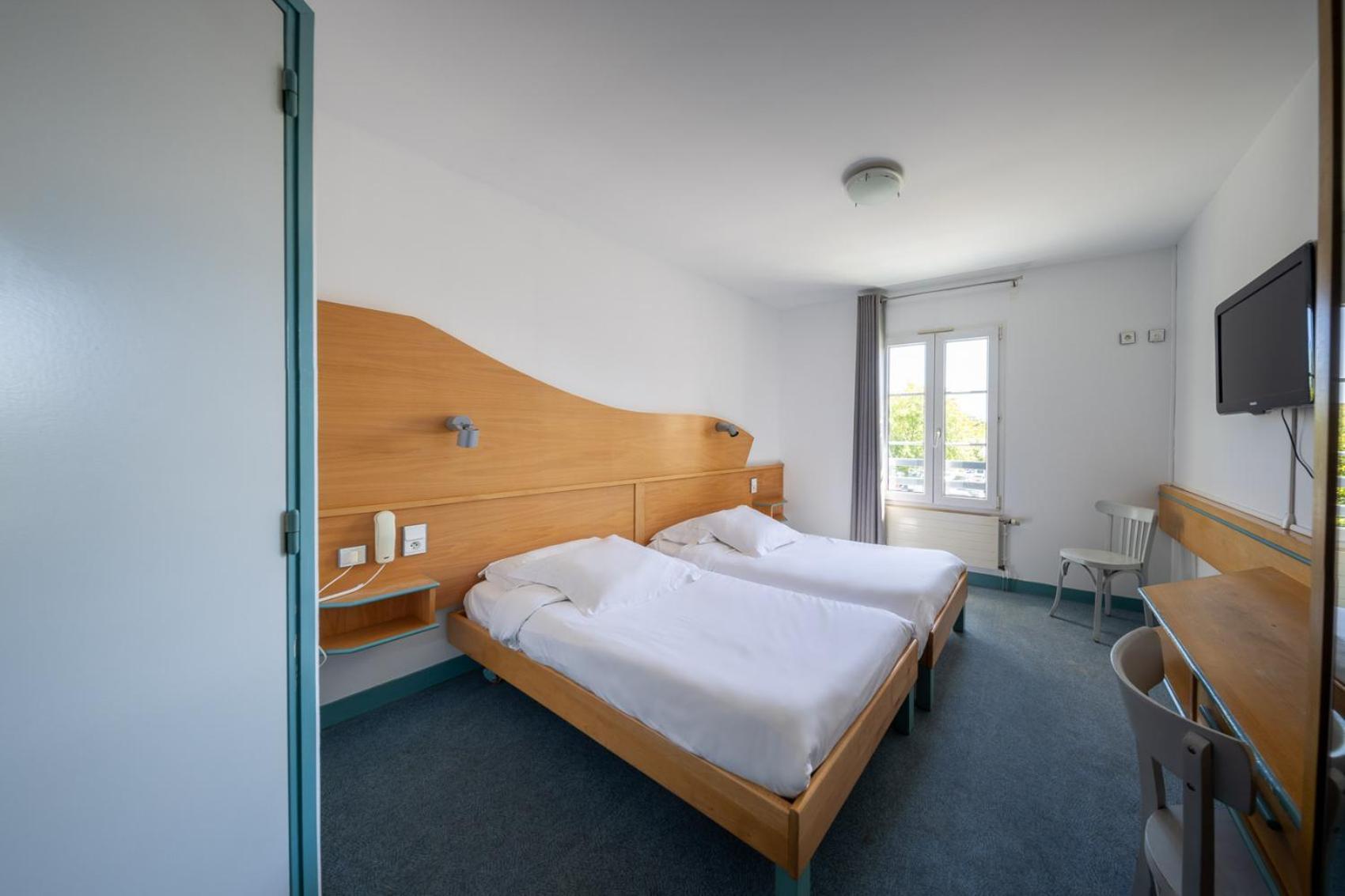 Hotel-Restaurant Logis L'Aubrac ラギオール エクステリア 写真