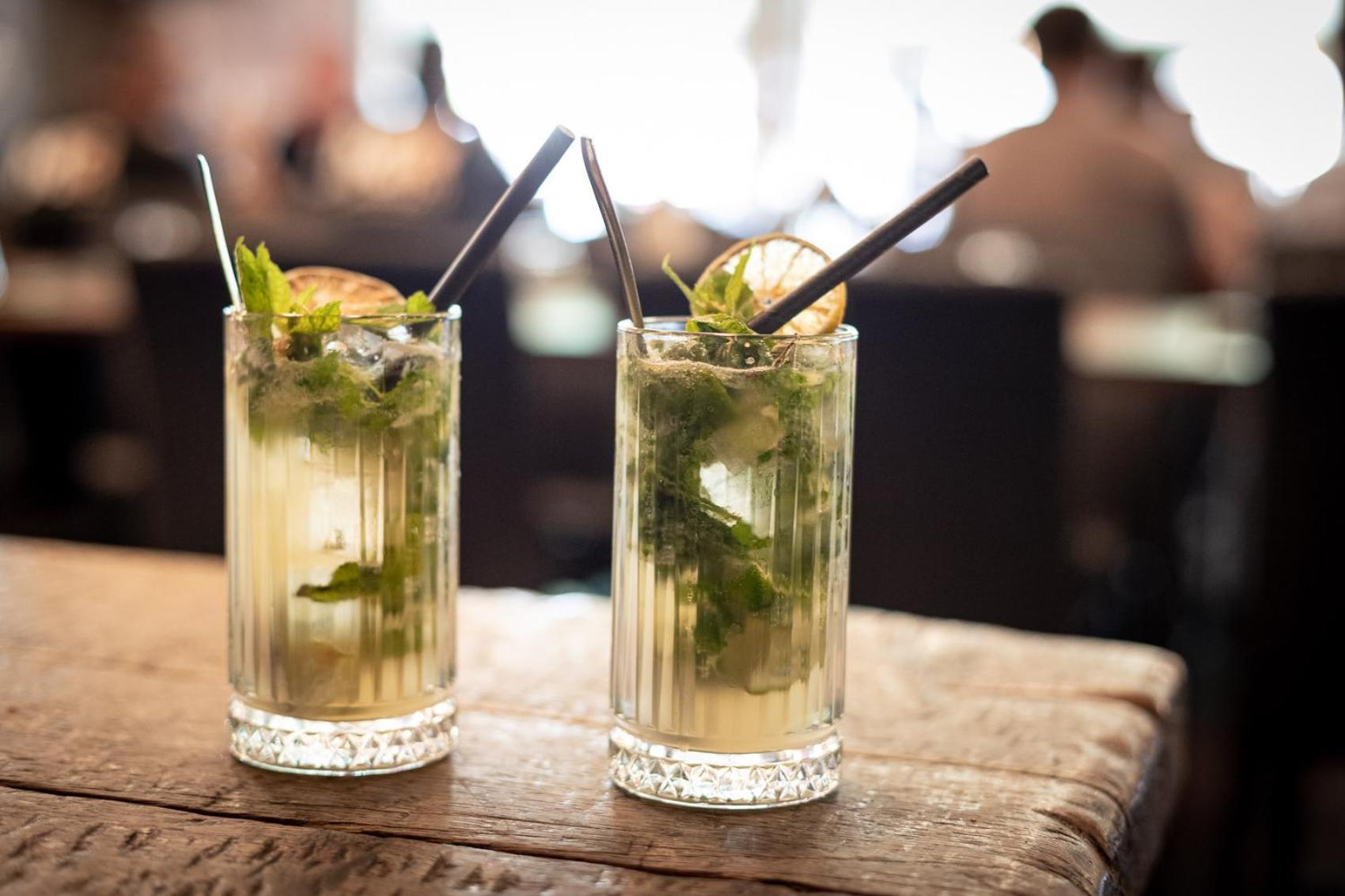 Hotel-Restaurant Logis L'Aubrac ラギオール エクステリア 写真