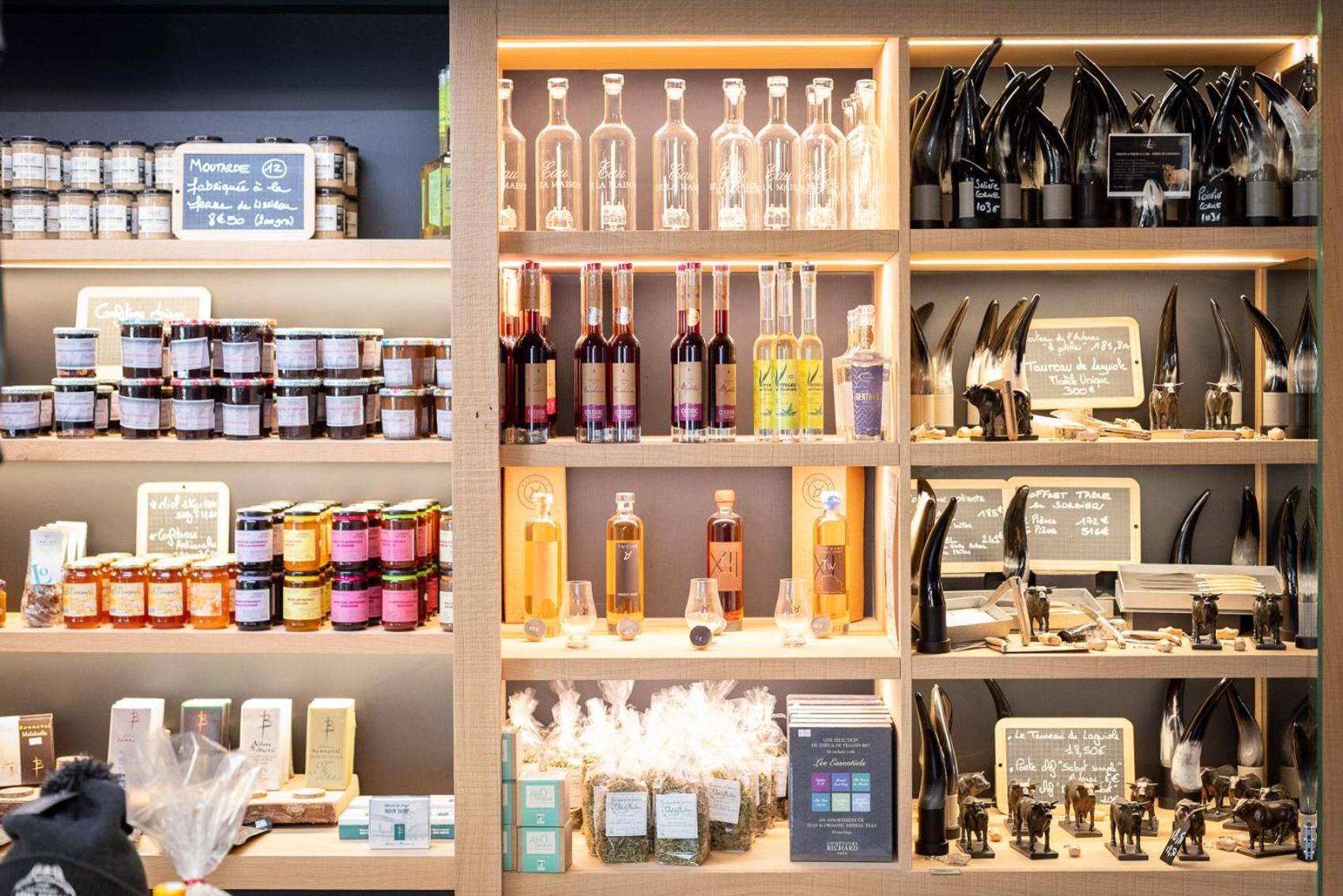 Hotel-Restaurant Logis L'Aubrac ラギオール エクステリア 写真