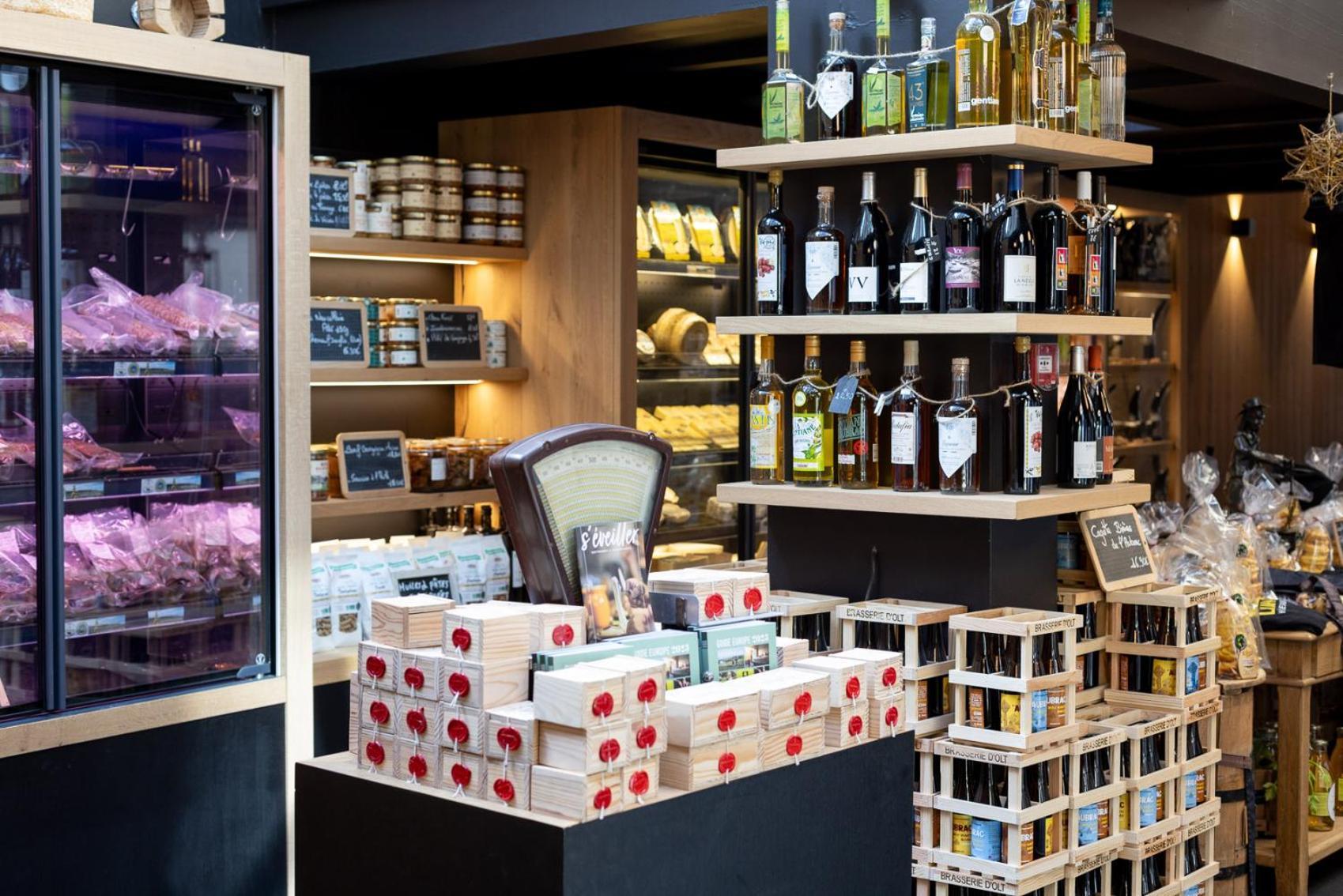 Hotel-Restaurant Logis L'Aubrac ラギオール エクステリア 写真
