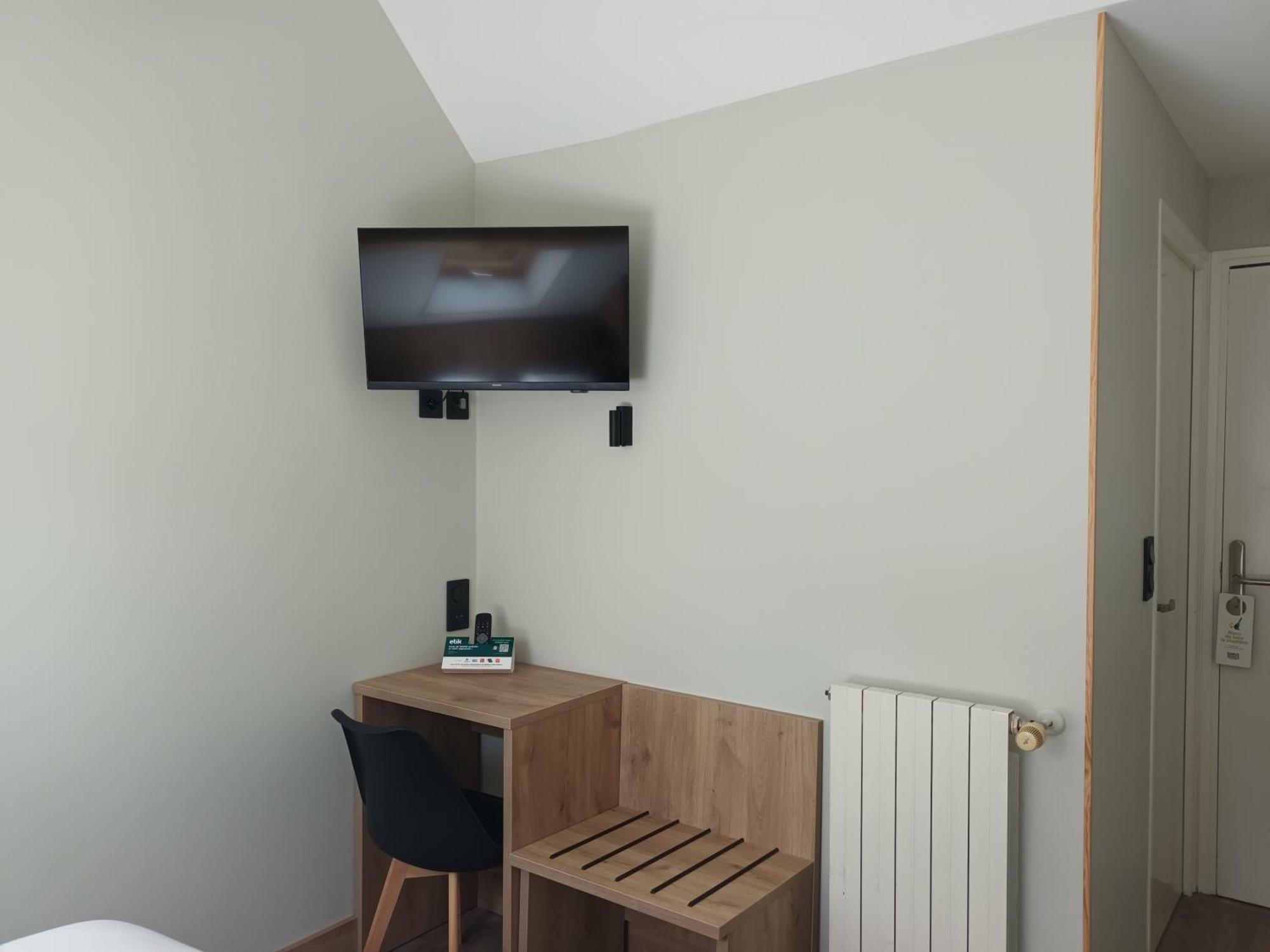 Hotel-Restaurant Logis L'Aubrac ラギオール 部屋 写真