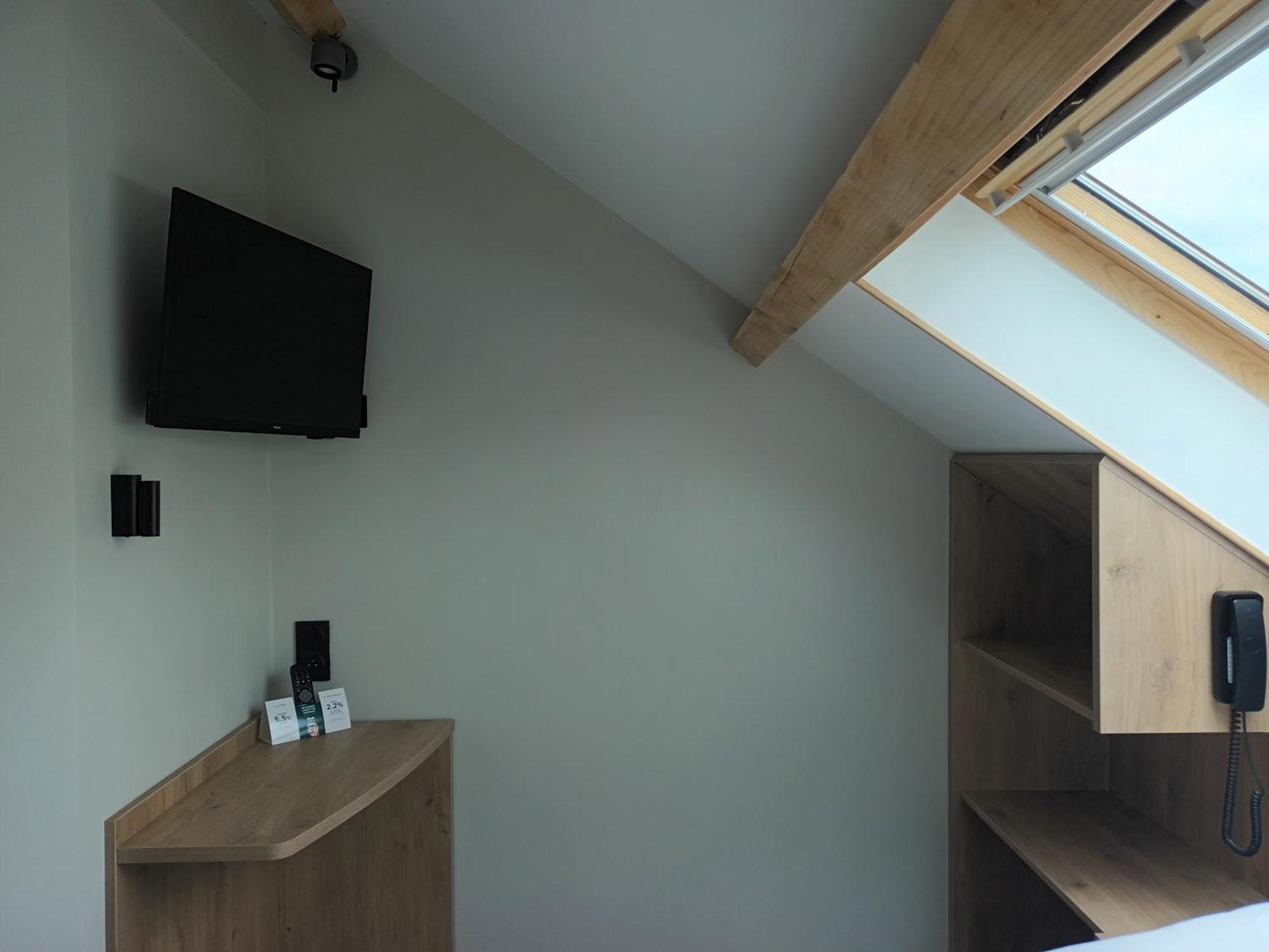 Hotel-Restaurant Logis L'Aubrac ラギオール 部屋 写真
