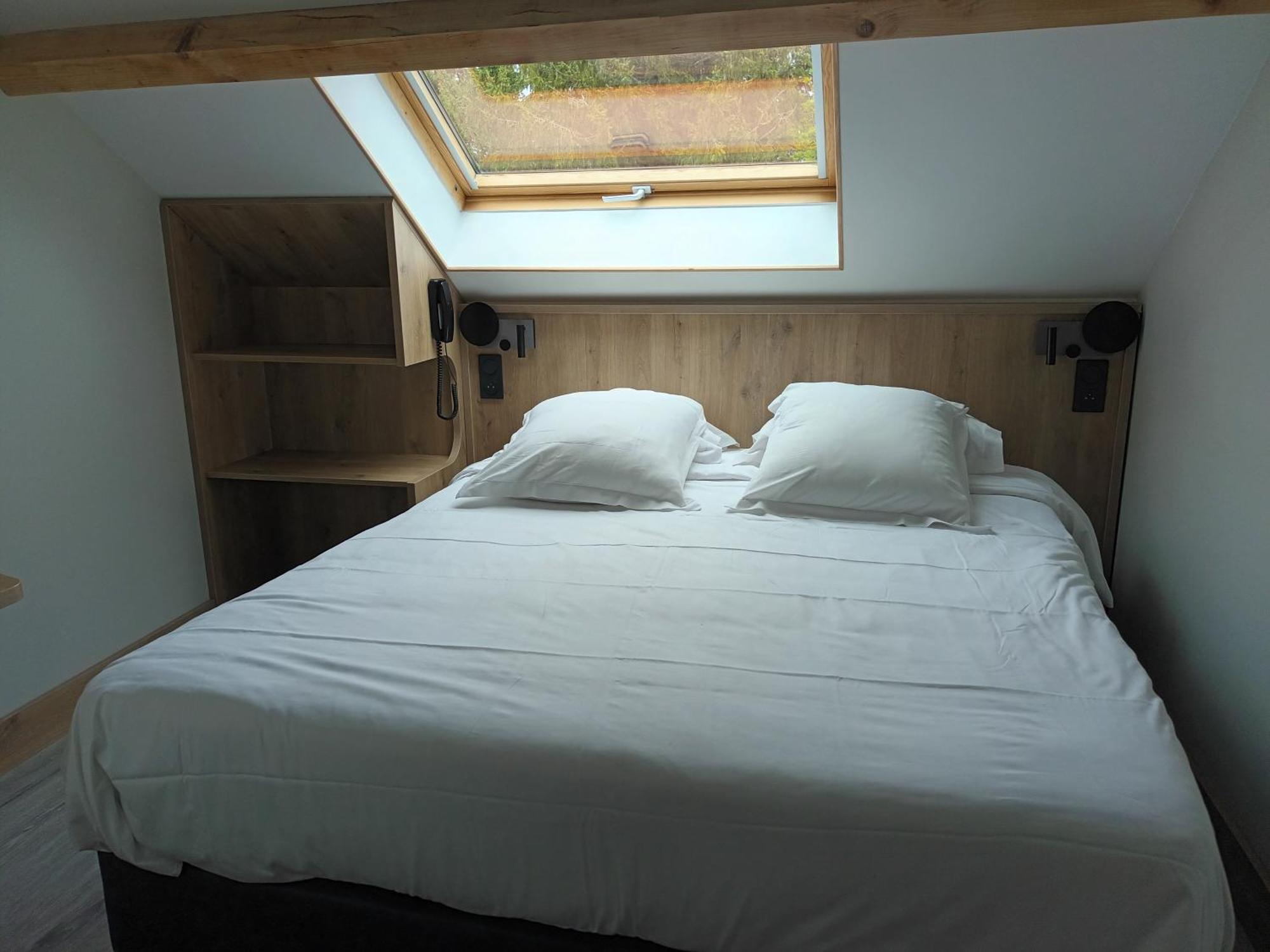 Hotel-Restaurant Logis L'Aubrac ラギオール 部屋 写真