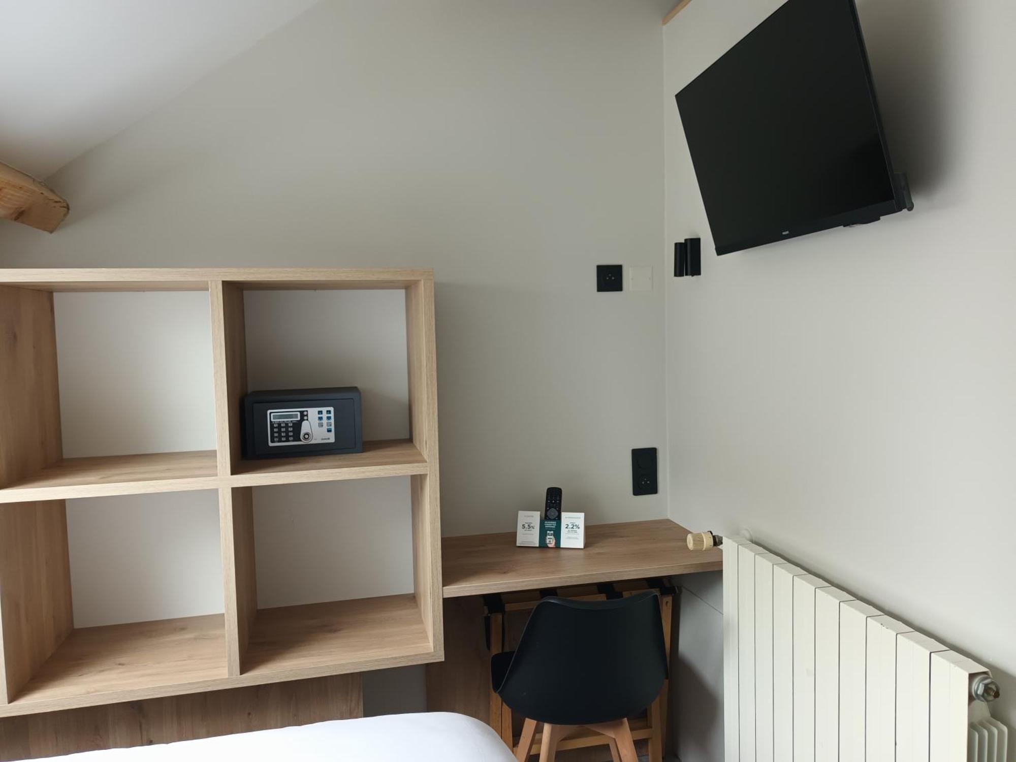 Hotel-Restaurant Logis L'Aubrac ラギオール エクステリア 写真