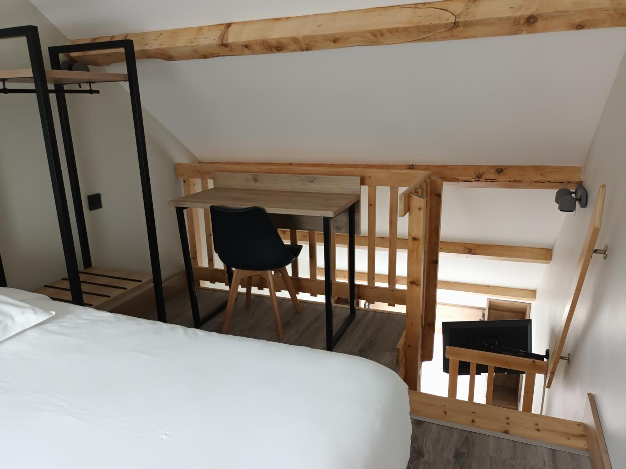 Hotel-Restaurant Logis L'Aubrac ラギオール エクステリア 写真