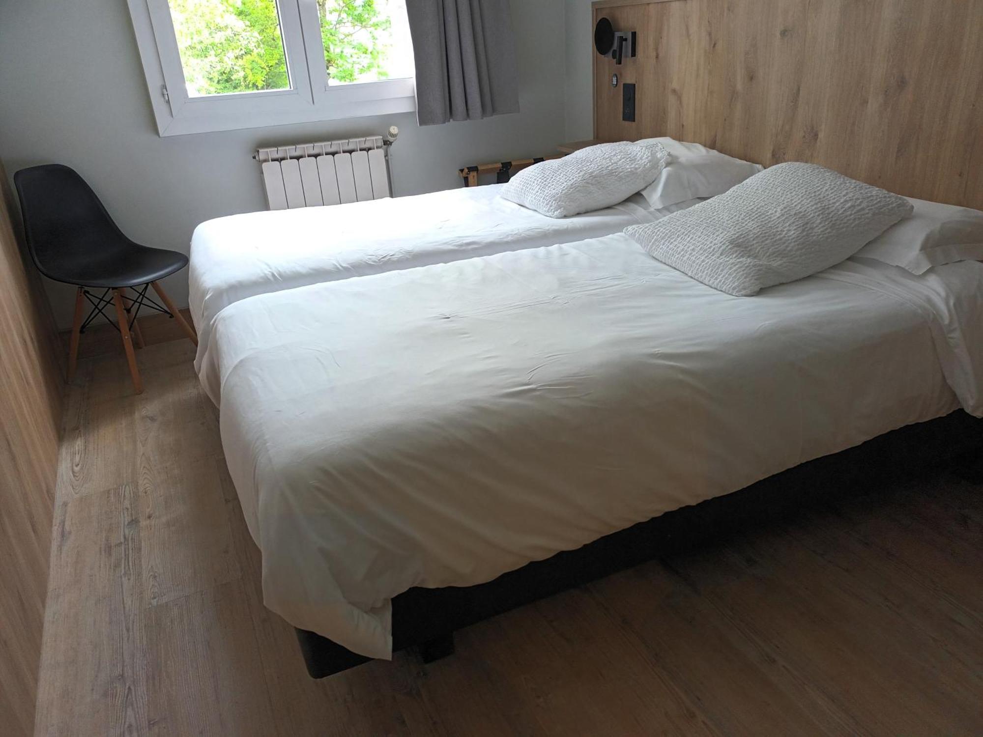 Hotel-Restaurant Logis L'Aubrac ラギオール エクステリア 写真