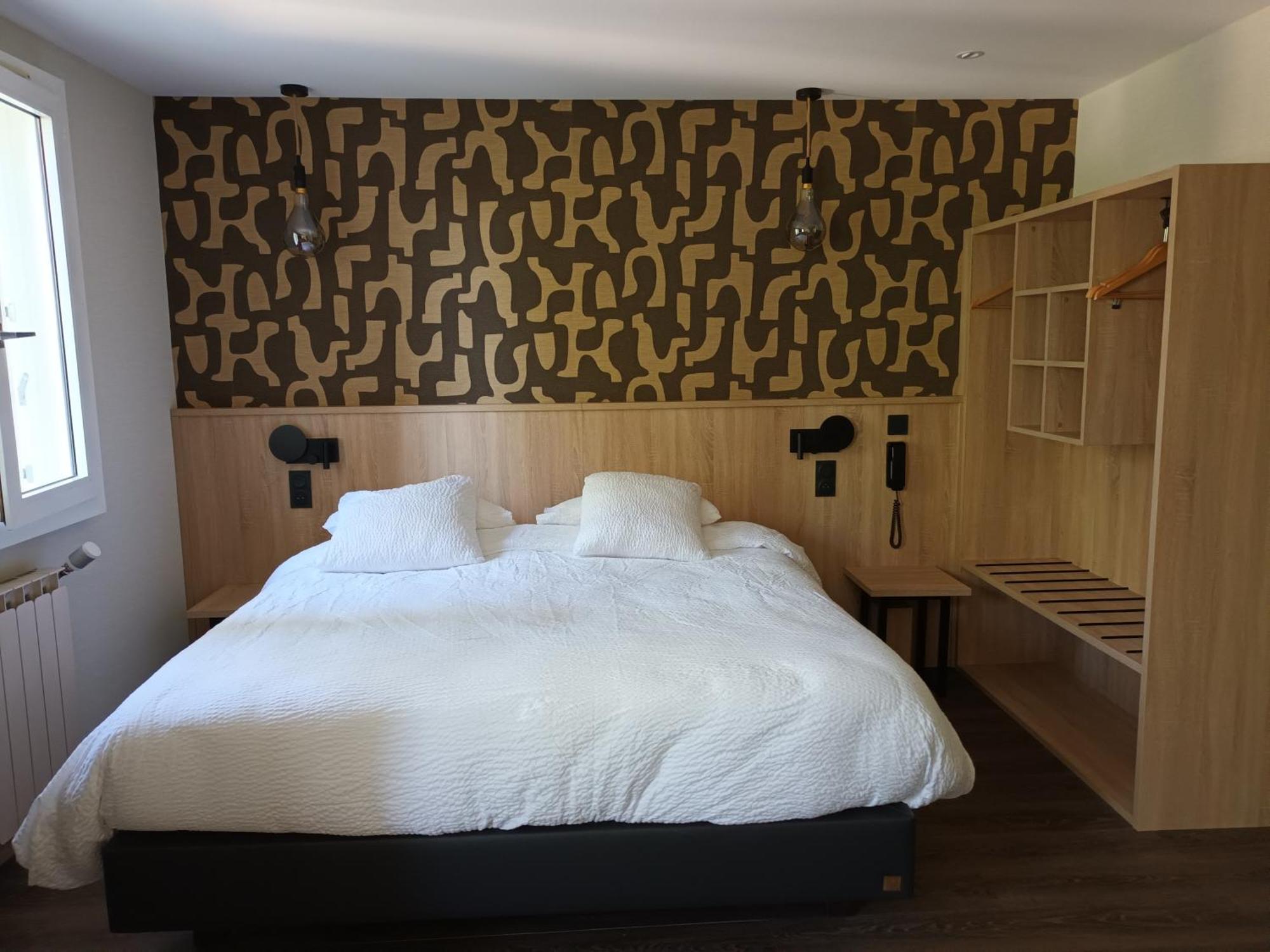 Hotel-Restaurant Logis L'Aubrac ラギオール エクステリア 写真