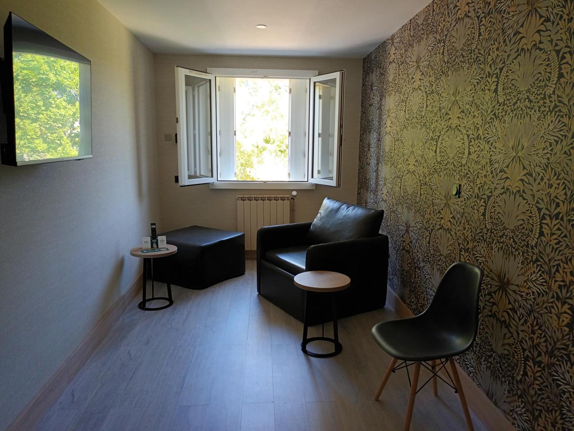 Hotel-Restaurant Logis L'Aubrac ラギオール エクステリア 写真