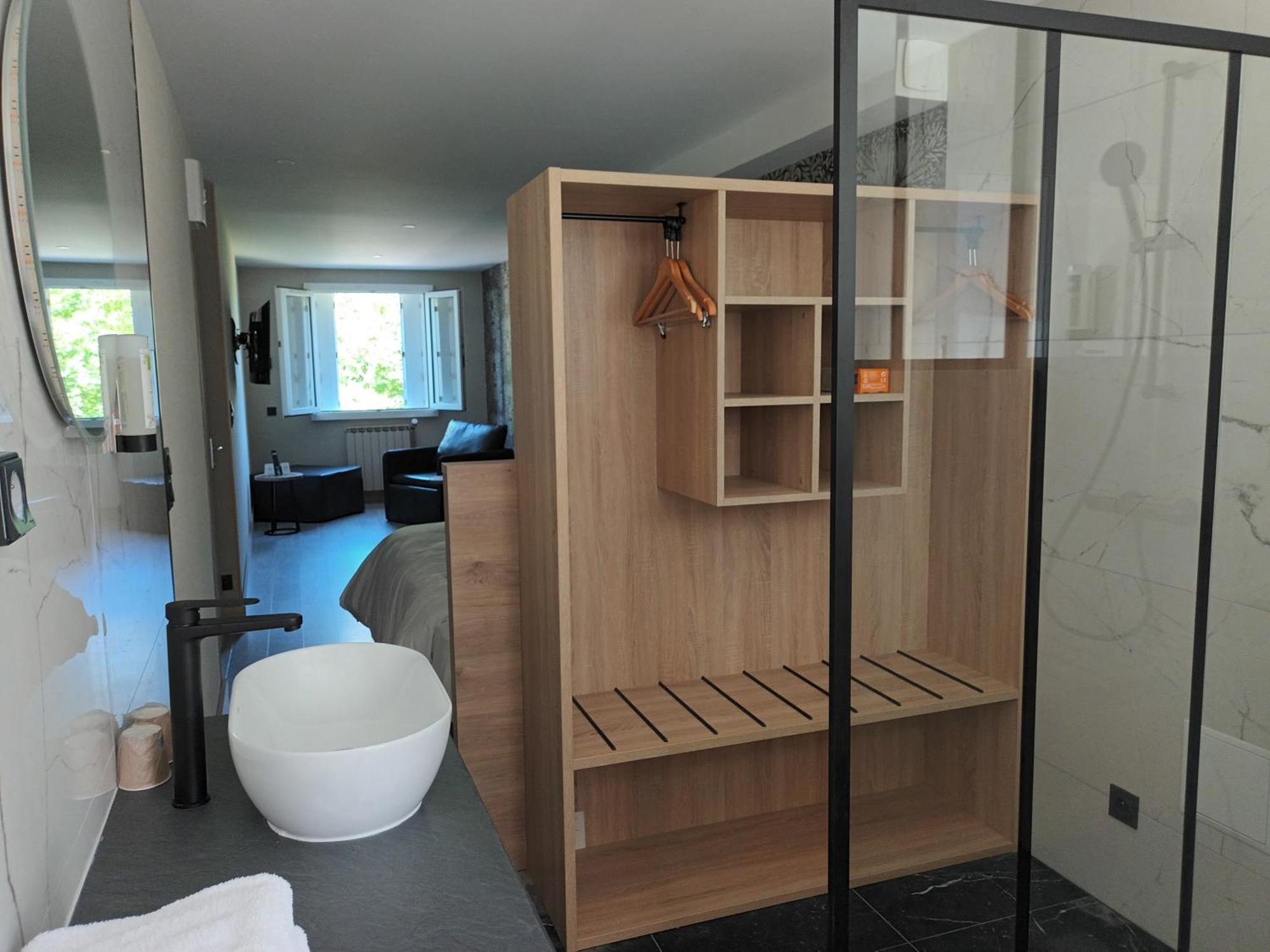 Hotel-Restaurant Logis L'Aubrac ラギオール エクステリア 写真