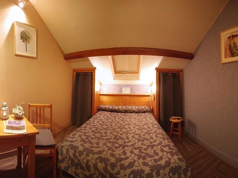 Hotel-Restaurant Logis L'Aubrac ラギオール エクステリア 写真