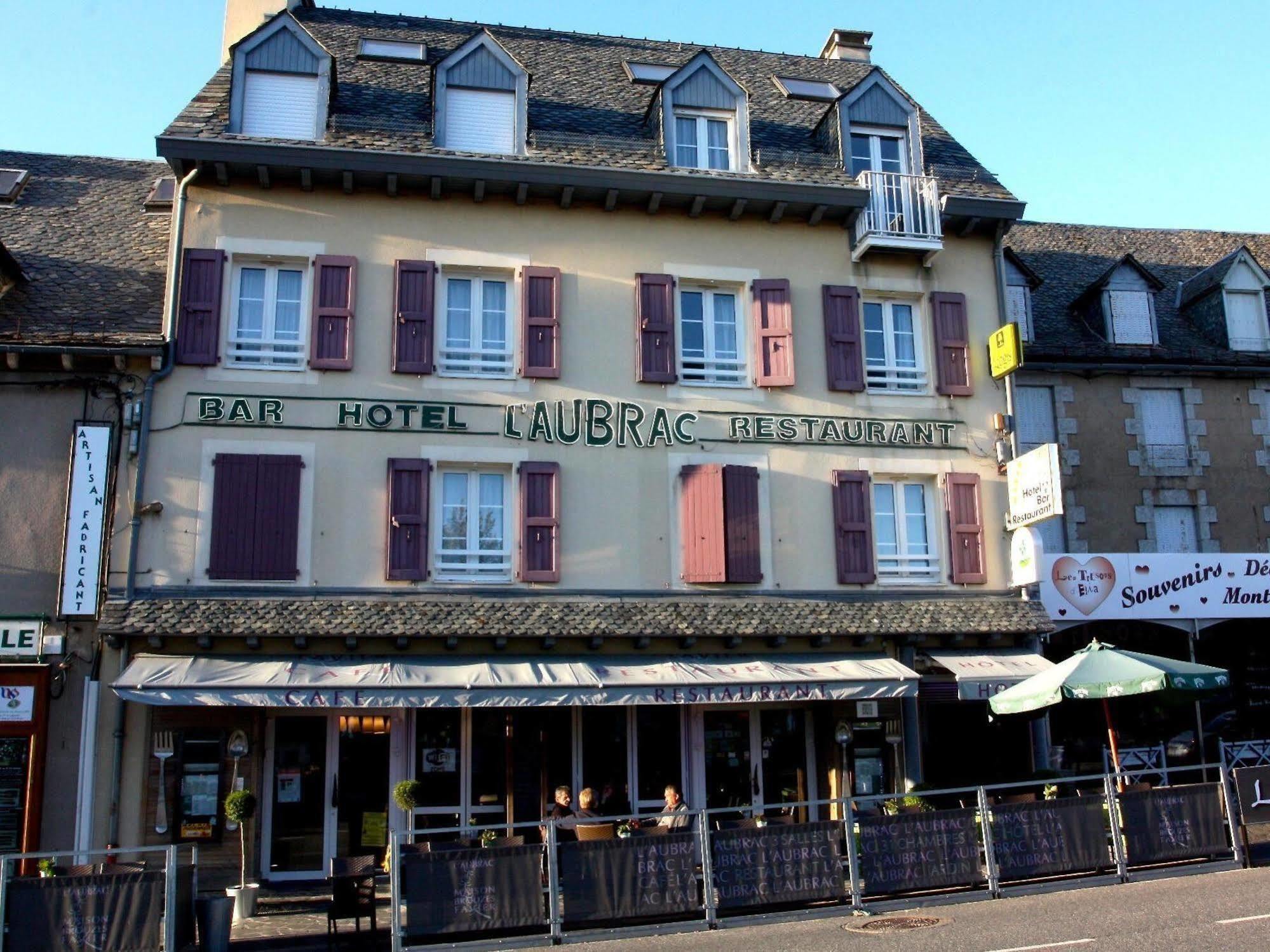 Hotel-Restaurant Logis L'Aubrac ラギオール エクステリア 写真